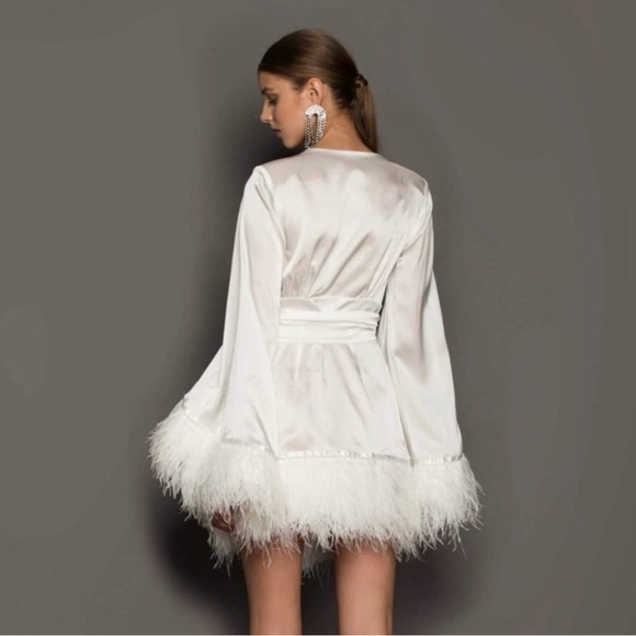 Bronx and Banco White Silk and Feather Dress Robe - Small - Picture 2 of 9